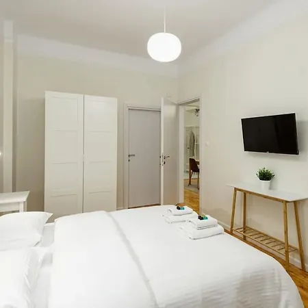 Trentatre, Nilie Hospitality Mgmt Thessaloniki